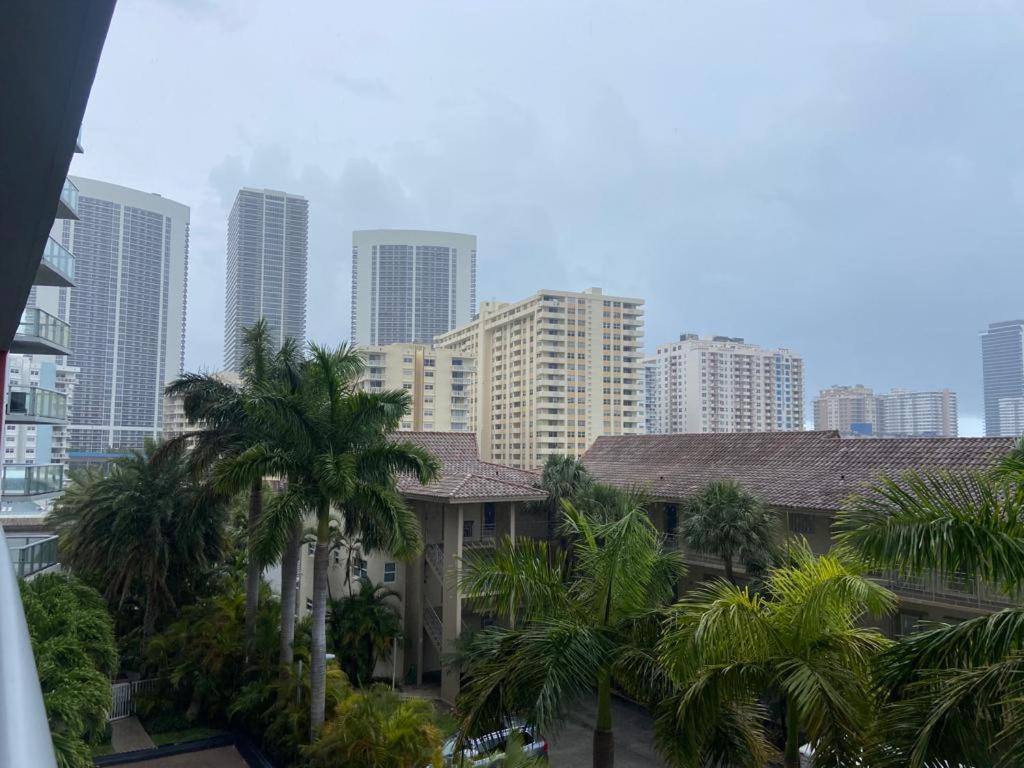 Miami Beach Studio Amazing Views 405B Халландейл-Бич Экстерьер фото
